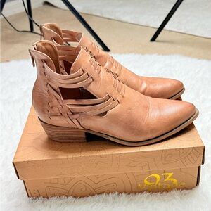 Sage Tan Cutout Ankle Boots 9.5 Woven Strap Western Booties 93 Vintage Buckle